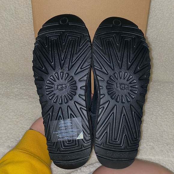 NIB Ugg Ultra Minis in Black - Picture 4 of 6